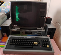 TRS-80  MODEL 1 四十年前的古董电脑