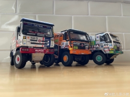 三台1/43比例的太拖拉Tatra拉力赛卡车，03年的T815（绿）、14年的T815（橙）和18年的T158凤凰 ​​​