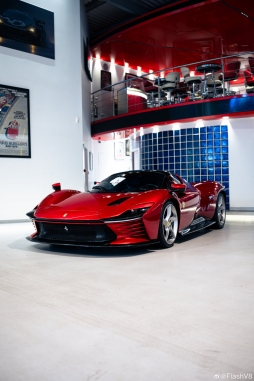 Ferrari Daytona SP3[心] 一台近五年为数不多让我眼前一亮的实车 闪亮的Rosso Magma简直是SP3最理想的诠释颜色