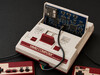 我有个绝妙的点子：把蓝牙功能塞进红白机（Famicom）卡带里，这样就能用蓝牙手柄在原版红白机硬件上玩游戏了，哈哈。