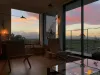 落日余晖时刻，梦中情窗~  Images via interieur ​​​
