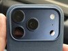 iPhone 17 Pro 上的 Techwoven 手机壳，配有同款图标。这款手机壳真的很漂亮。