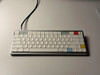 低调而略带色彩