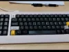 苹果m0110  外壳材料是代木   复刻   PCB已经完成，带有数字键盘在左边和在右边两款.功能）