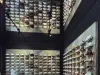 #Focus Shop# BSTN德国汉堡店的鞋墙，明明只有一层却做出了双倍的效果！！！ ​