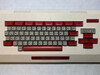 这是一套任天堂Family BASIC键盘套装，是1984年夏天由任天堂、夏普与Hudson Soft联合推出的FC（红白机）专用编程外设