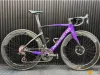 公路车皮娜dogmaf电光紫515 重量6.85kg 全车贴了顶级车衣。