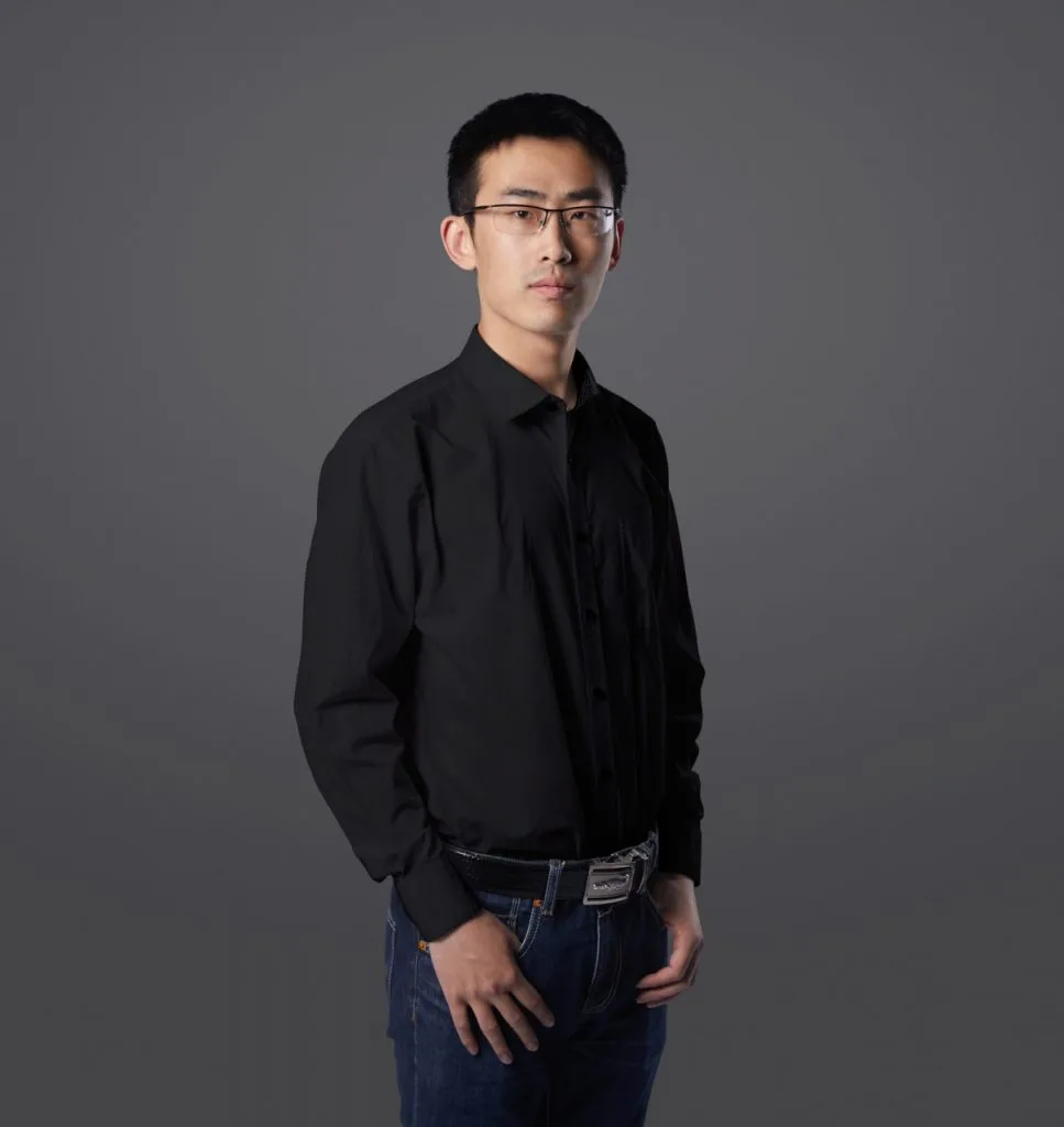 睿魔CEO-刘博-967x1024.webp