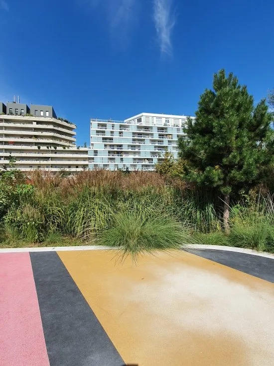 16mm_ColorPlayGround_SamsungGalaxyNote10Plus5G_DxOMark_05-00-550x733.webp