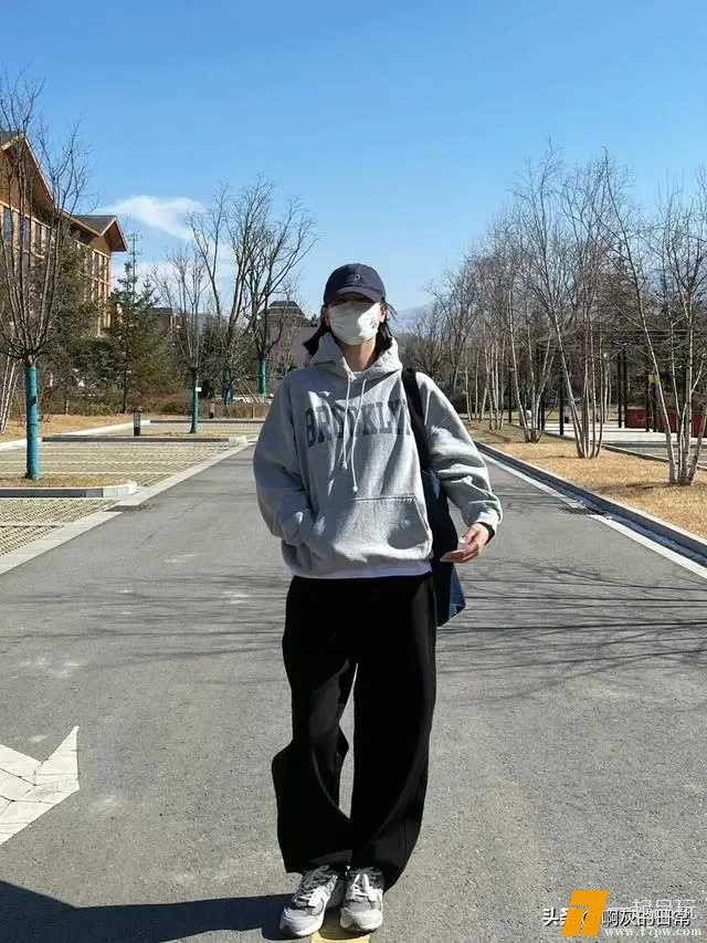 1726068308445_02aac48bj00sjmndn002xd000hs00npg.jpg