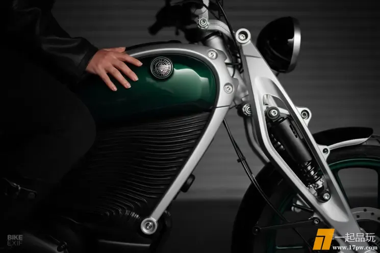 royal-enfield-flying-flea-electric-motorcycle-3-745x497.webp