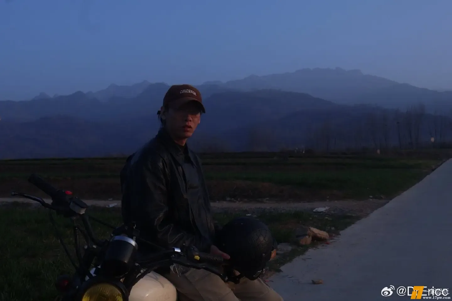 img-1746490001620f7f8102f138b8b12a140888700db2a486d8221f57e34d395037c3ceeeb9e7f11.webp