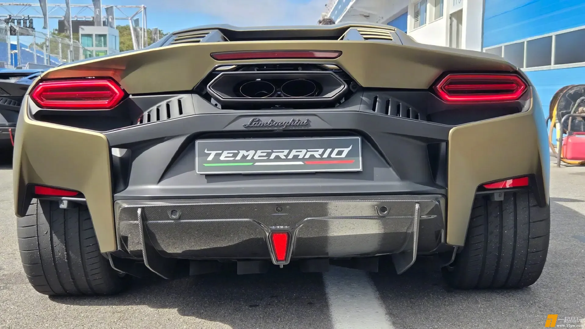 兰博基尼 Temerario 这屁股，狠狠的致敬了一把Countach～[酷]  ​​​