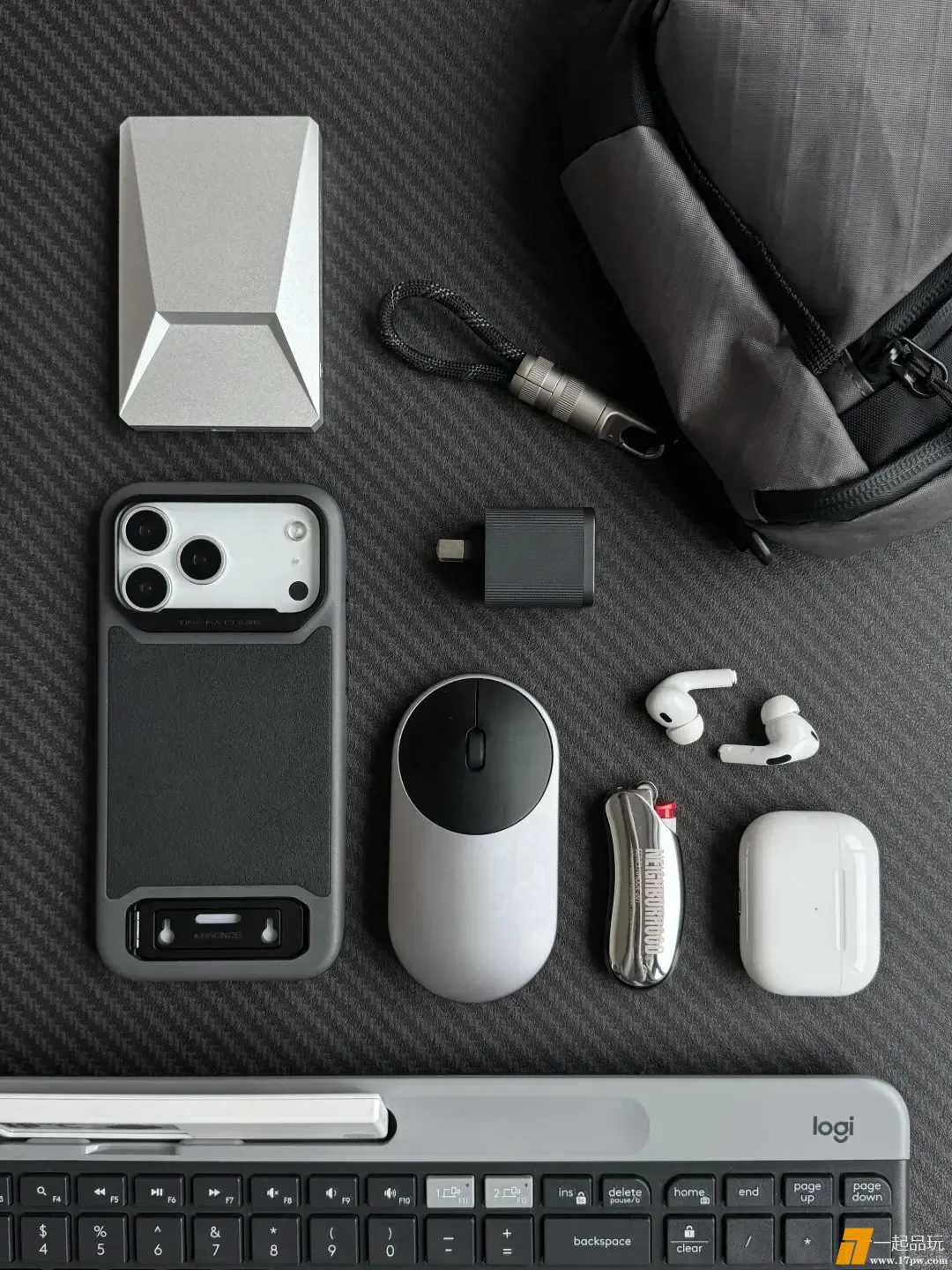 黑灰白数码EDC｜办公桌上的常驻实用好物_1_C.Maansi_来自小红书网页版.webp