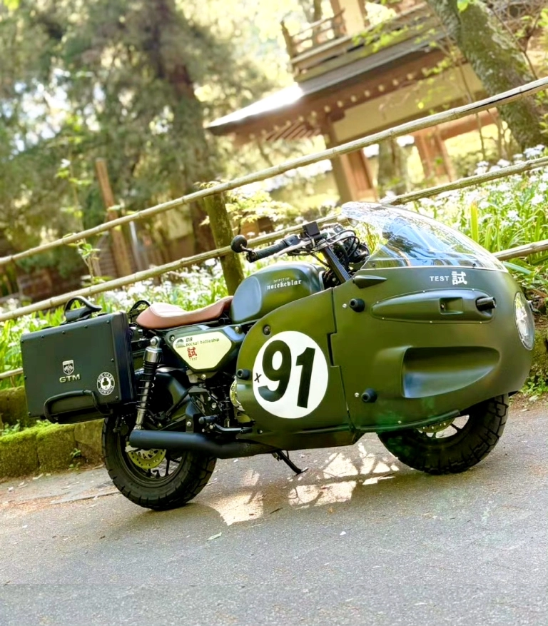 一名日本男子在现实中还原了《#龙珠#》里的“布玛19”摩托车。[哆啦A梦吃惊] ​​​​