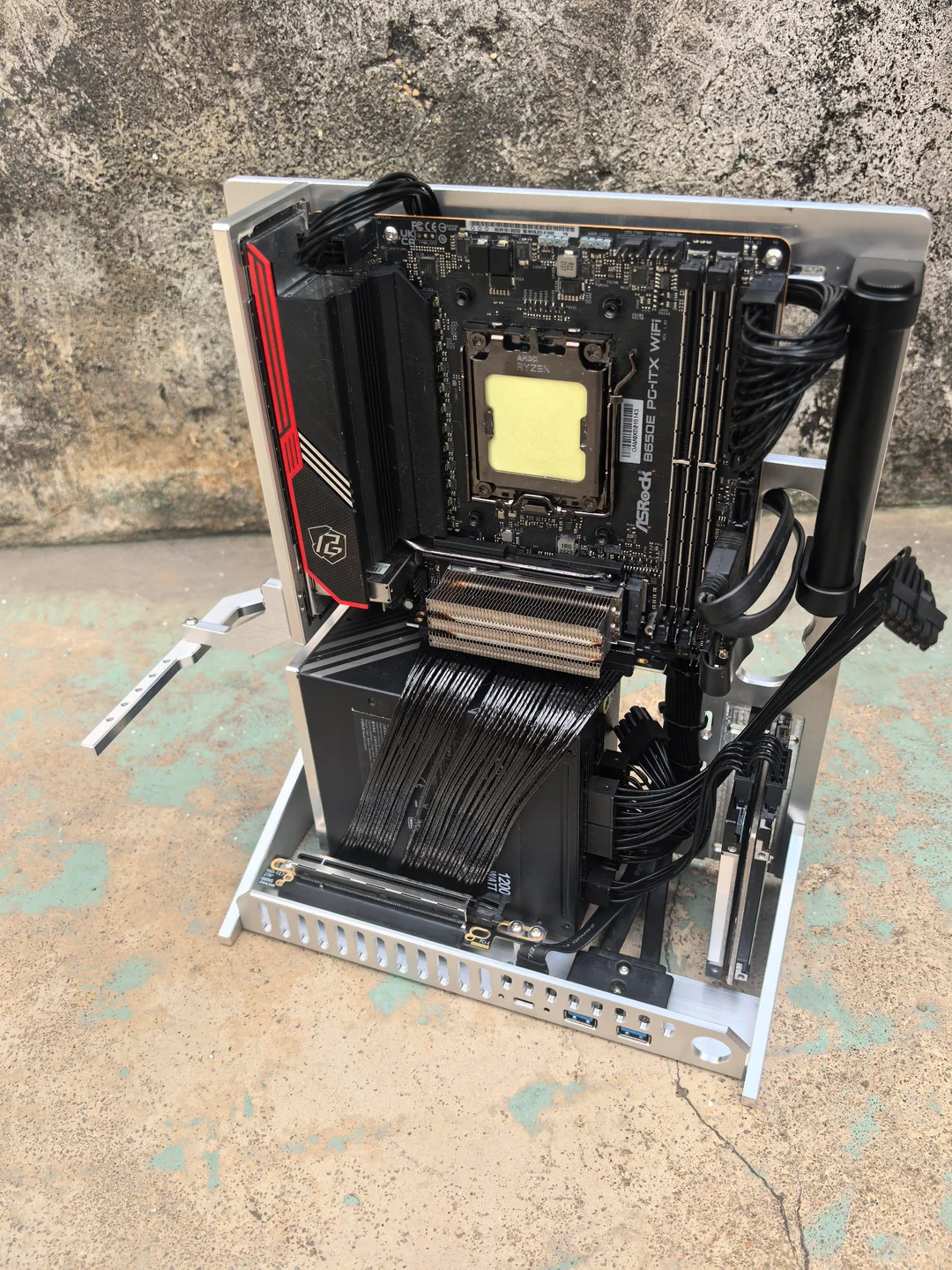 the-prototype-of-the-open-frame-designed-for-the-jf13k-v0-25o0ppym8u4h1.webp