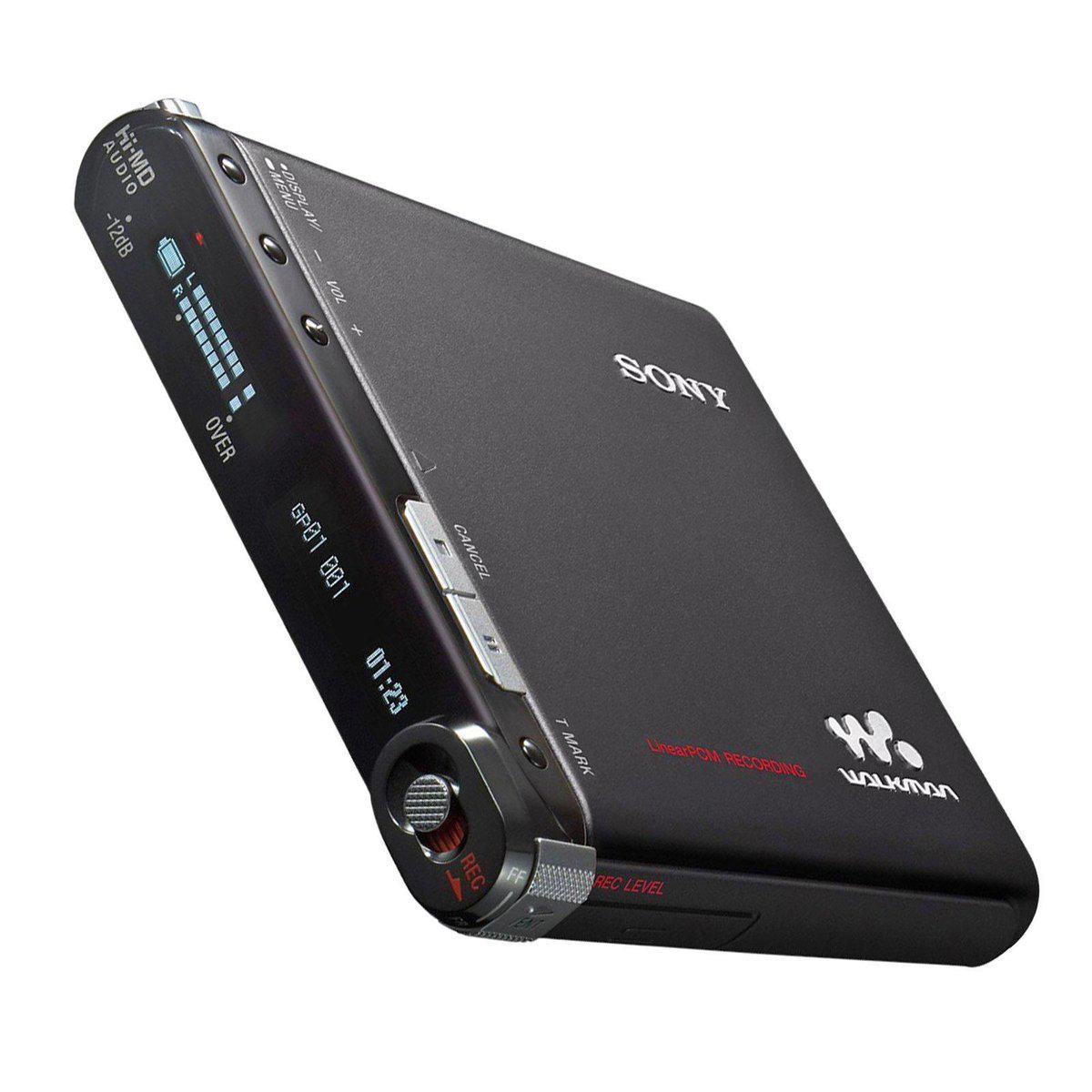 HKuCd17WsAAcUXM.webp