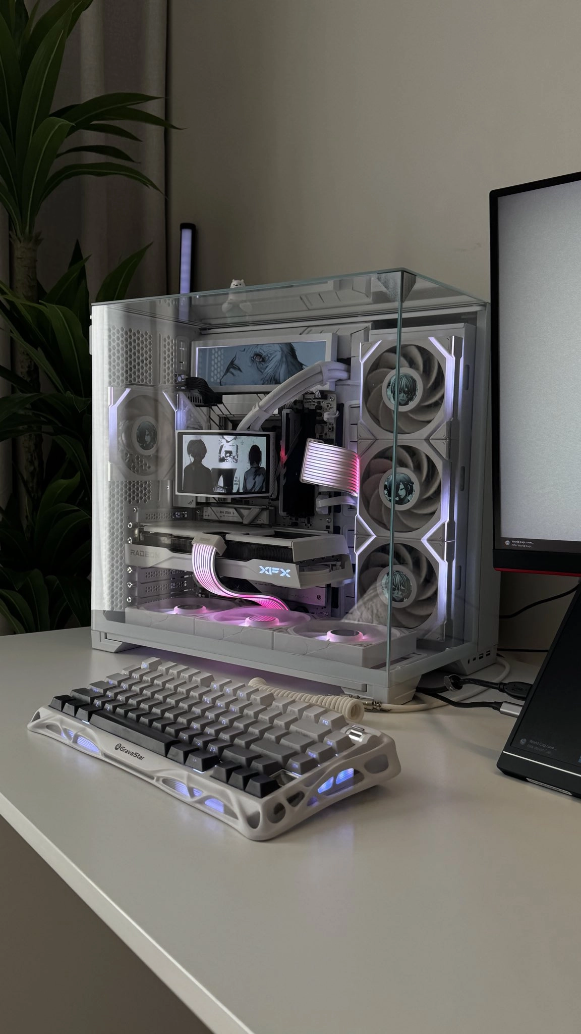 HLG5bn1WsAAJ1k7.webp