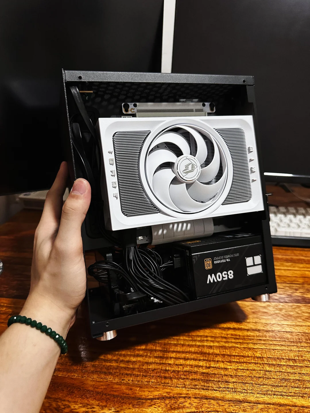 first-sff-build-downsized-to-the-7l-metalfish-t40-5950x-rtx-v0-2ar6q9bfoz7h1.webp