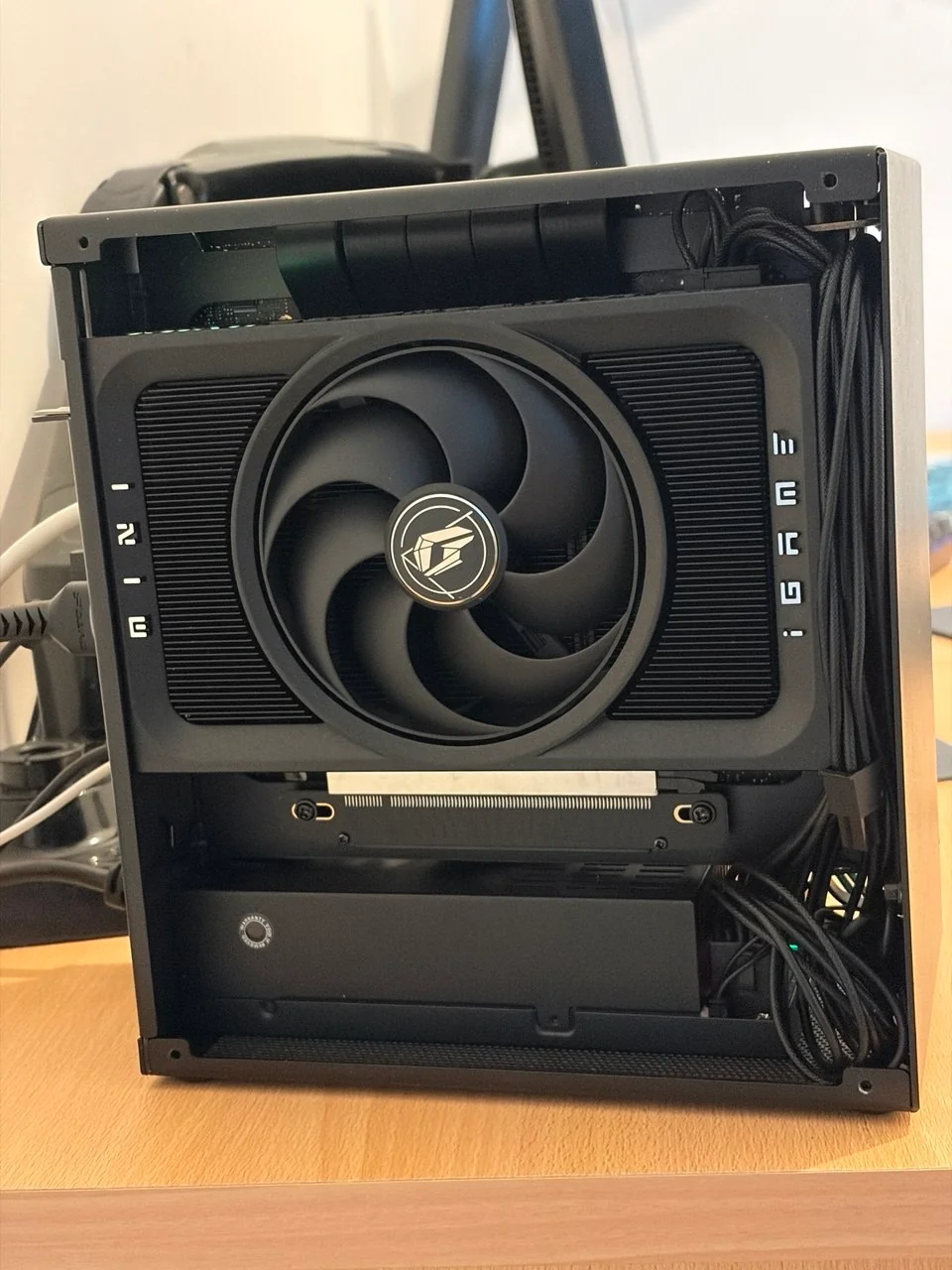 first-sff-build-sgpc-k39-5l-case-ryzen-5-7600-rtx5060ti-v0-jie1ro1n698h1.webp