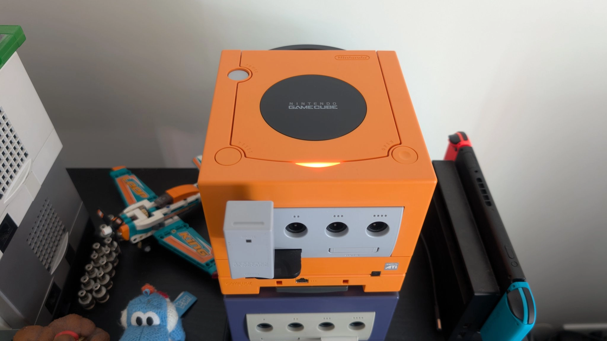 我最爱的那台“香料橙”色 GameCube 又复活了。