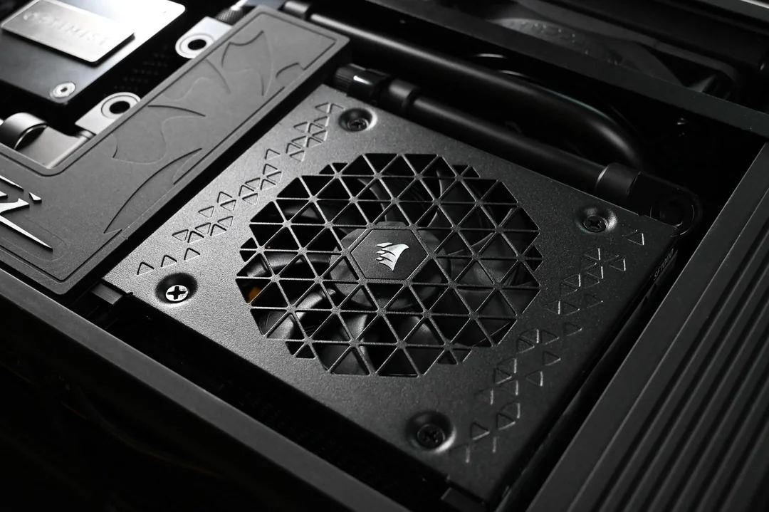 watercooled-cpu-gpu-ssd-ram-600mm-rad-10-7-liters-v0-kfsjra7outah1.webp