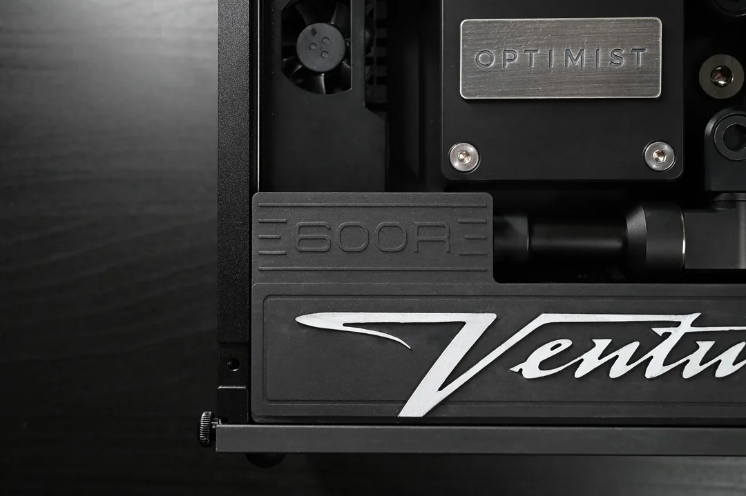 watercooled-cpu-gpu-ssd-ram-600mm-rad-10-7-liters-v0-lsvi8a7outah1.webp