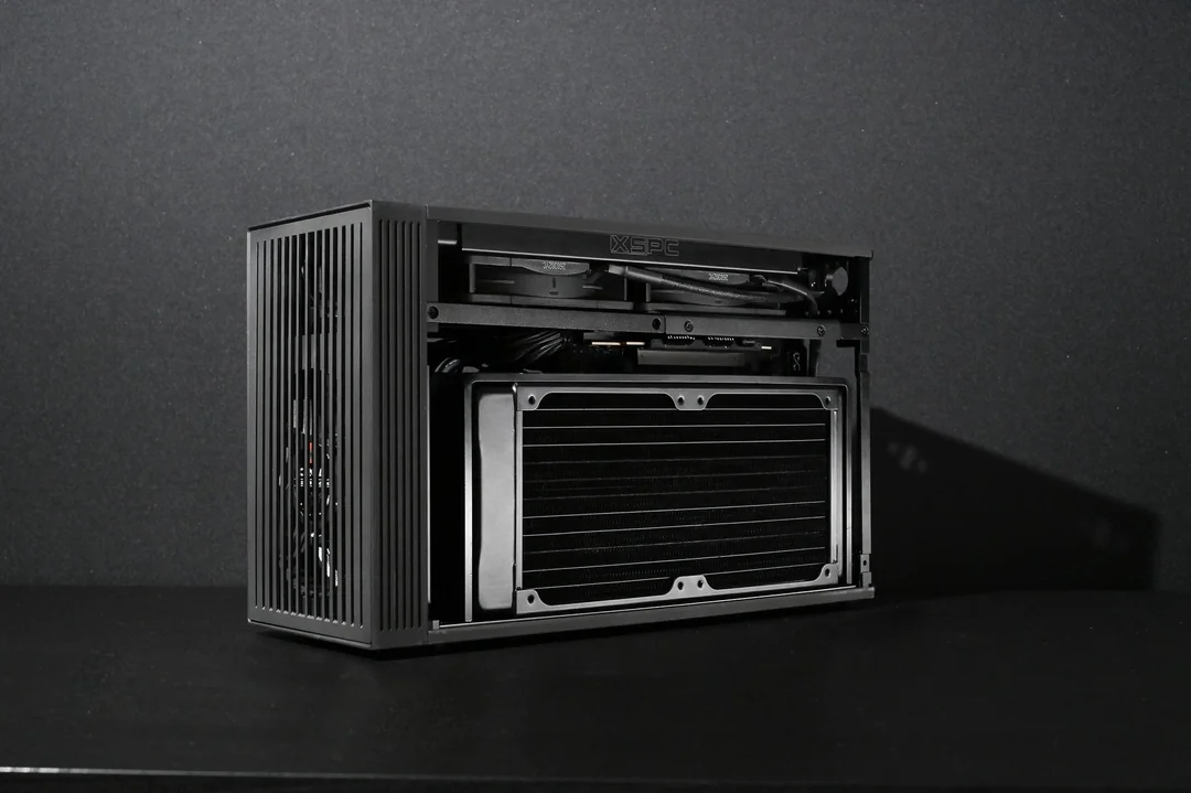 watercooled-cpu-gpu-ssd-ram-600mm-rad-10-7-liters-v0-ut9bdb7outah1.webp