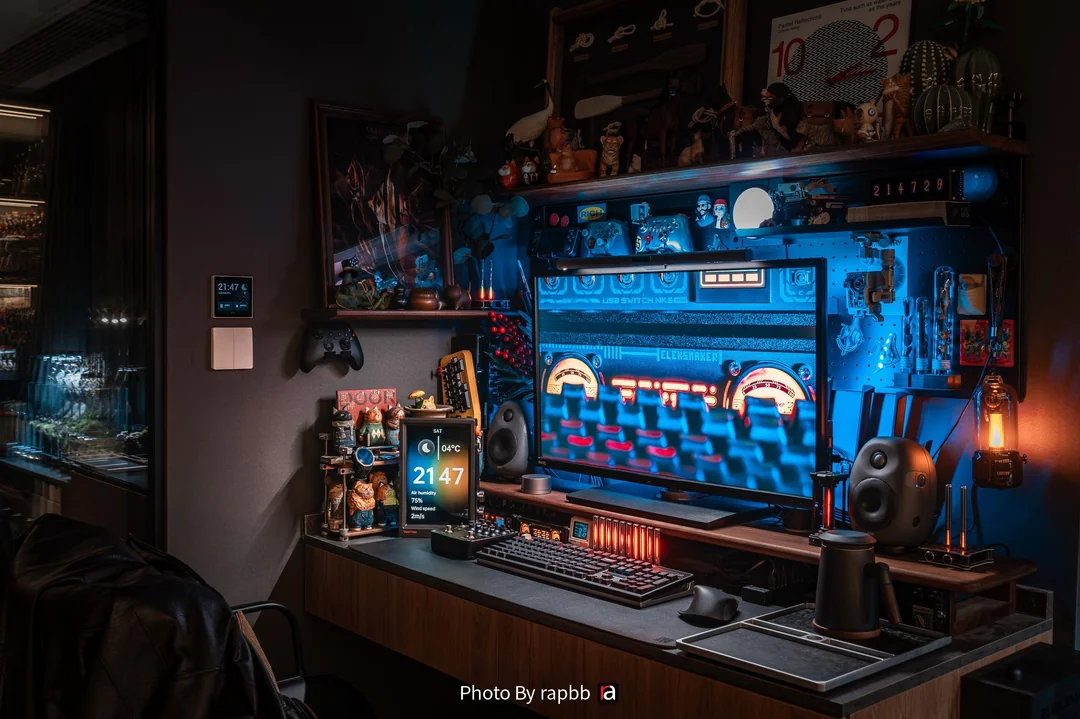 rapbbs-cyberpunk-maker-desk-setup-v0-e5r123hj1jah1.webp