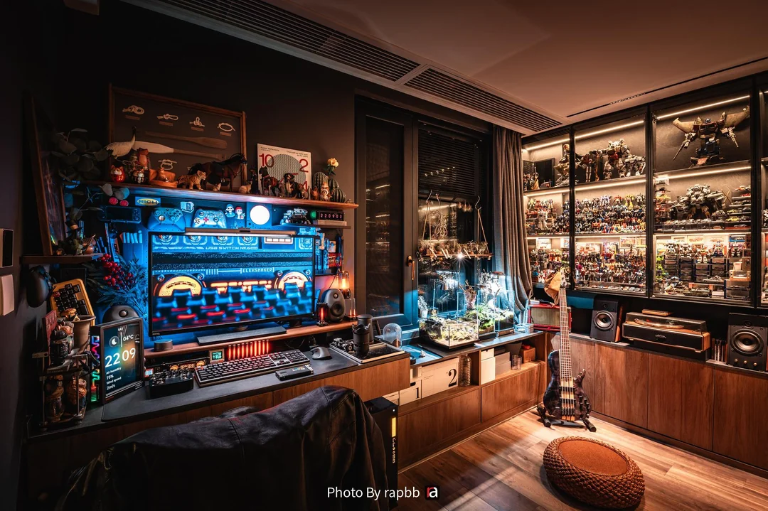 rapbbs-cyberpunk-maker-desk-setup-v0-vmo88wgj1jah1.webp
