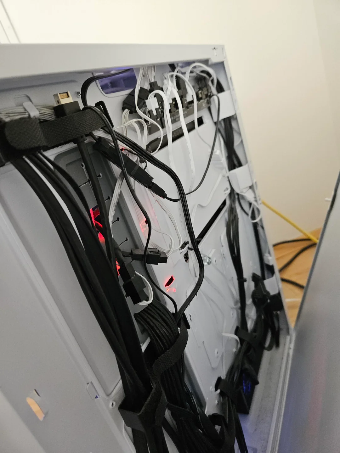 im-moving-to-a-smaller-apartment-and-i-need-to-downsize-my-v0-n9jcoswbb7bh1.webp