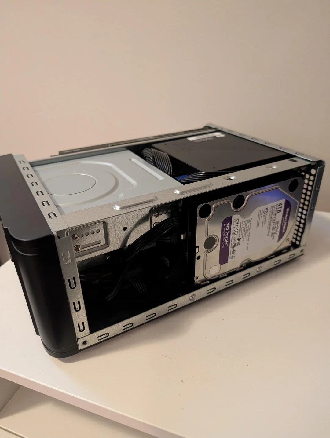 9l-steam-machine-with-a-blu-ray-drive-v0-pv8w3ge6xgbh1.webp