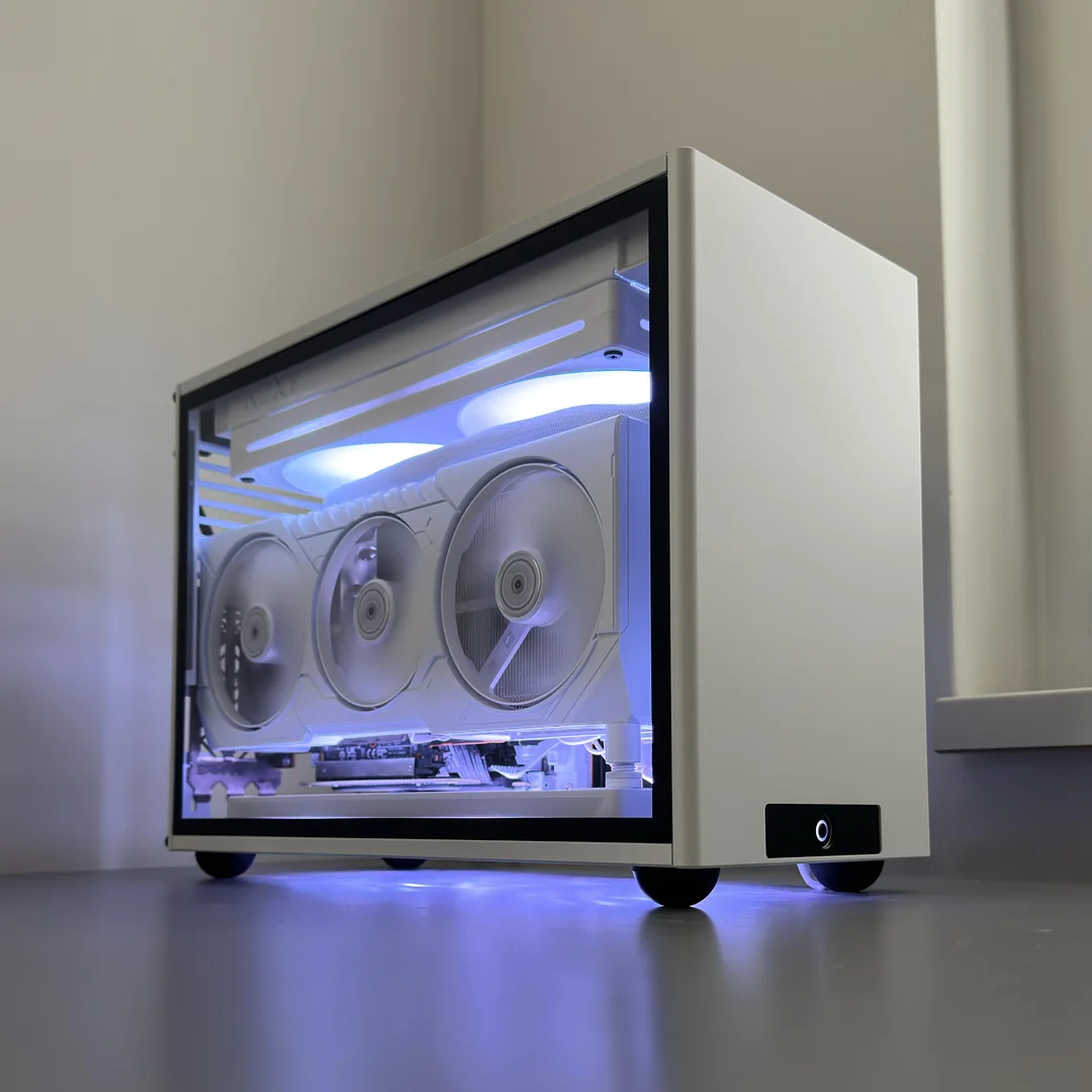 pure-white-ncase-m2-vertical-gpu-build-v0-071dhmgplygh1.webp