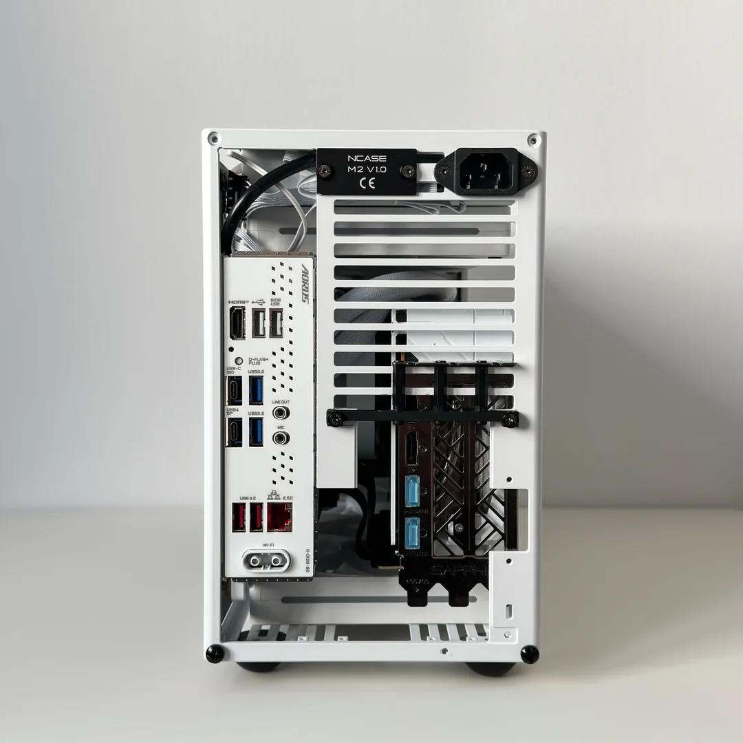 pure-white-ncase-m2-vertical-gpu-build-v0-1jkeavahlygh1.webp