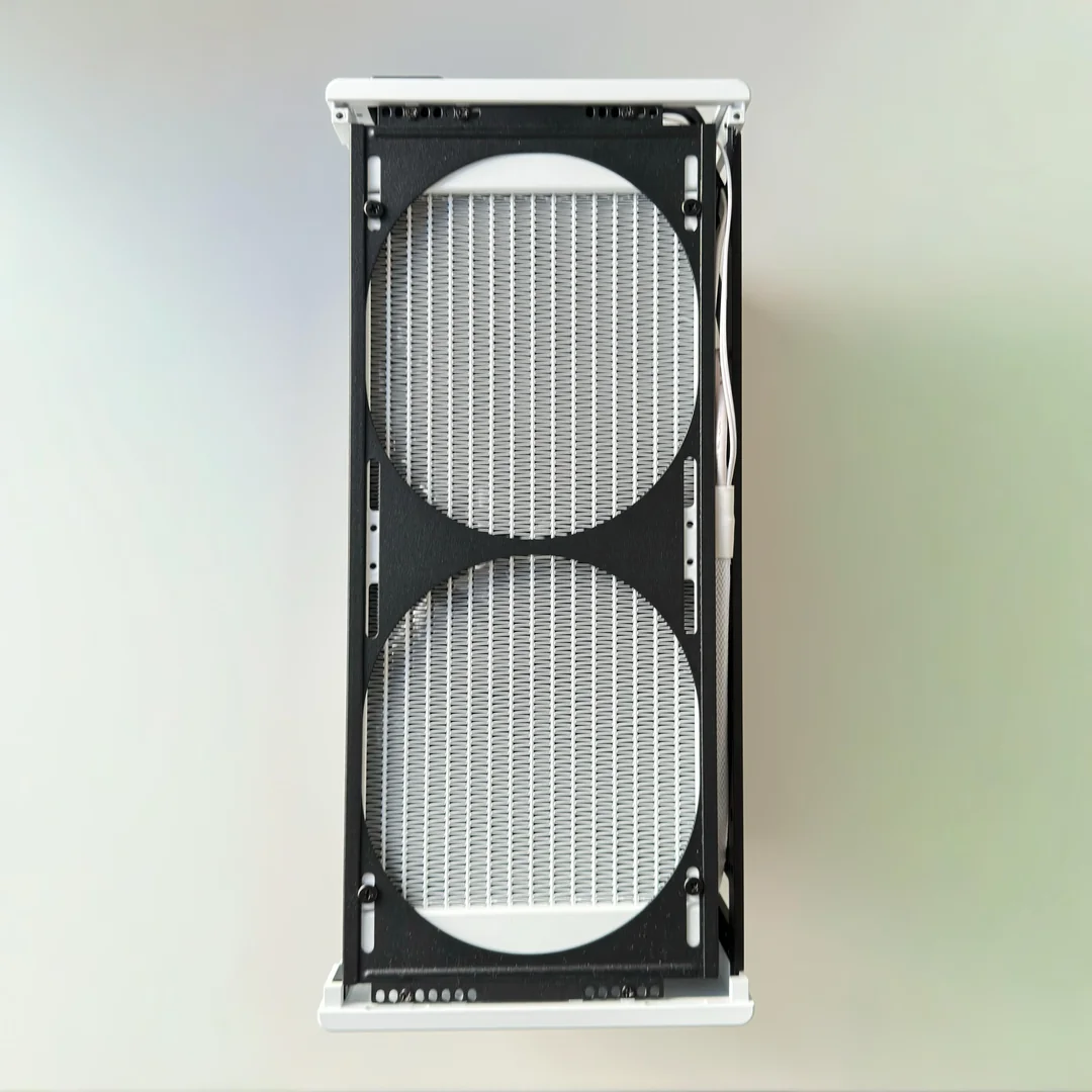 pure-white-ncase-m2-vertical-gpu-build-v0-hyjciqcllygh1.webp