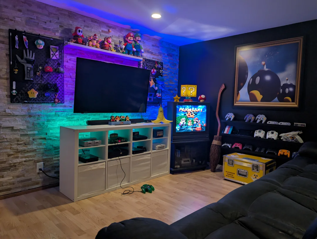 maxs-gaming-room-v0-3od6w8l8hugh1.webp