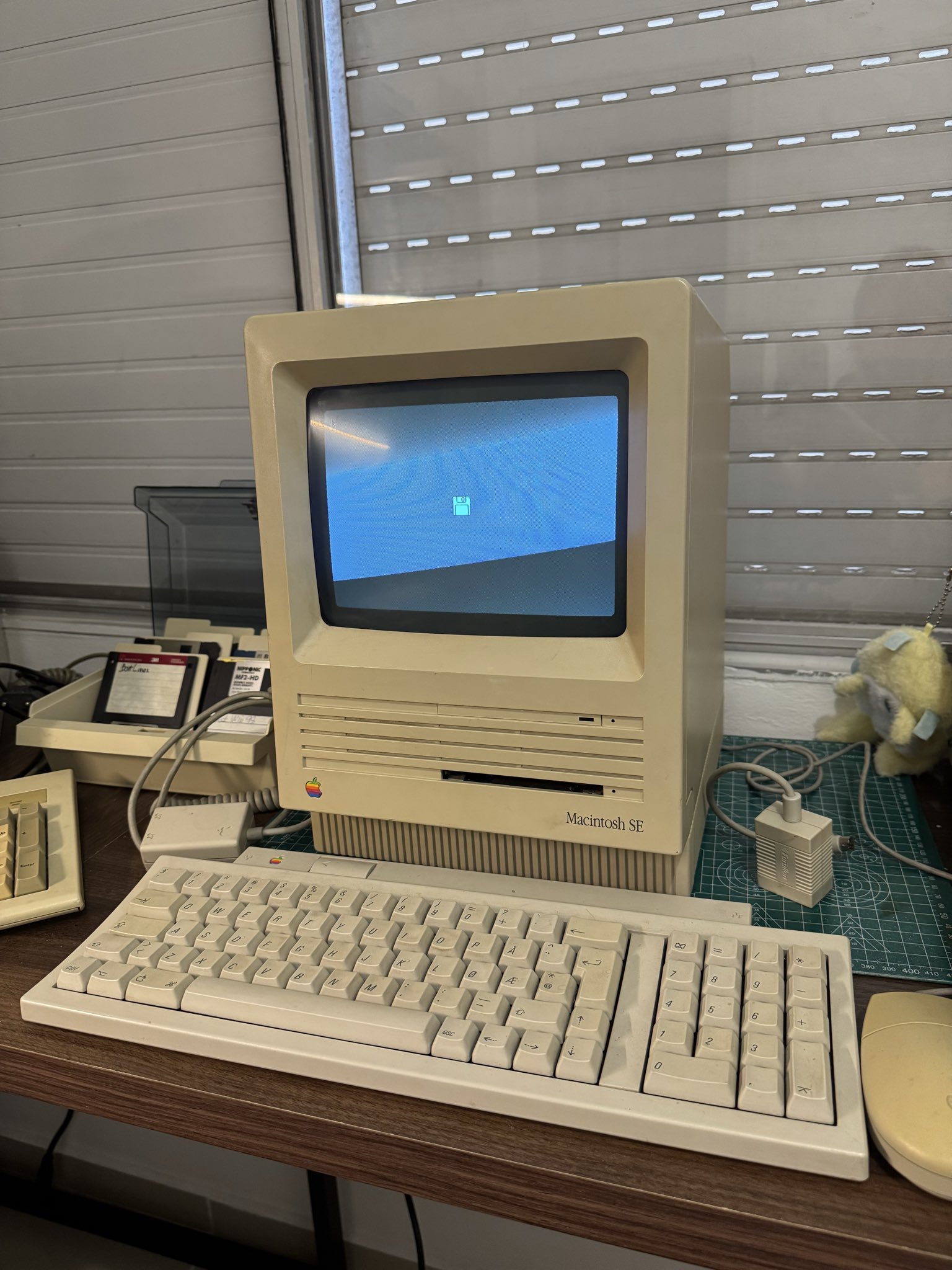 HOvQsogXwAAS9I7.jpg
