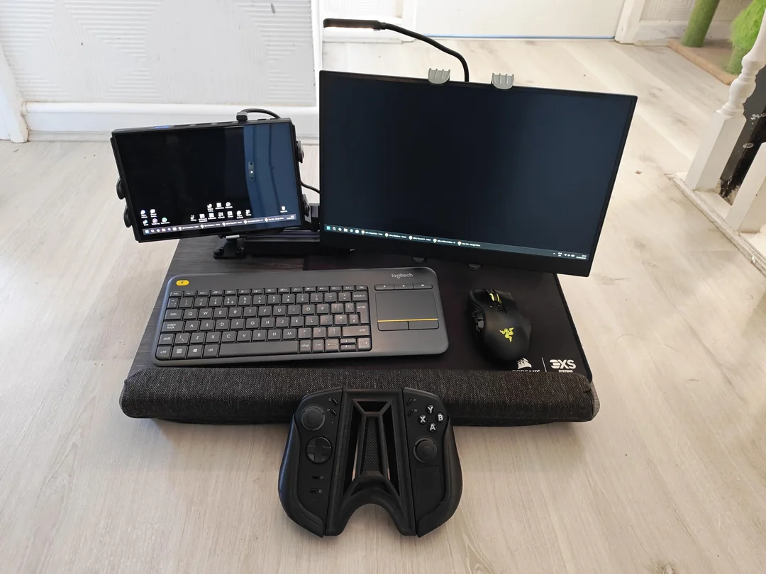 desk-tray-setup-v0-xnf8qas4mygh1.webp