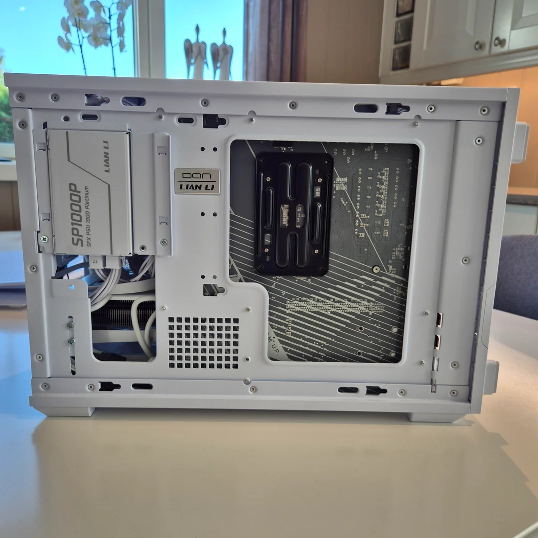 lian-li-b4-matx-build-impressions-v0-vat7bxa0dygh1.webp