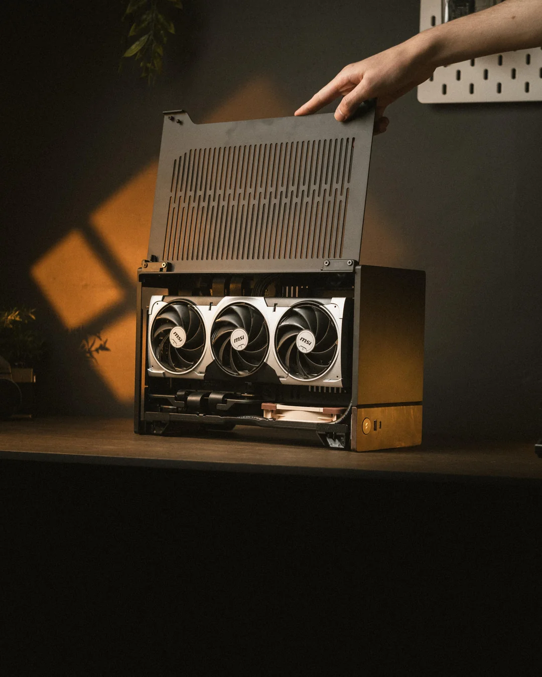 first-time-downsizing-7800x3d-rtx-5080-v0-9ppwpn7tkiih1.webp