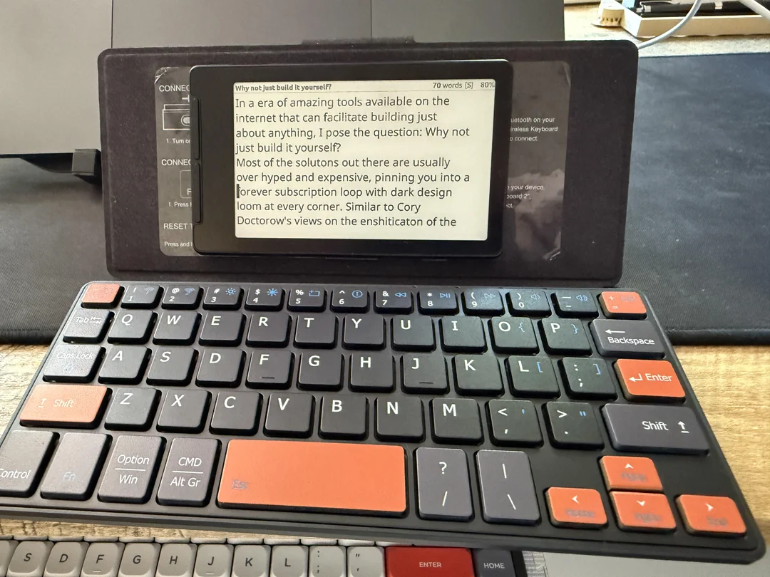 xteink-x4-running-microslate-w-a-doohoeek-mini-keyboard-v0-qah3u39ovrhh1.webp