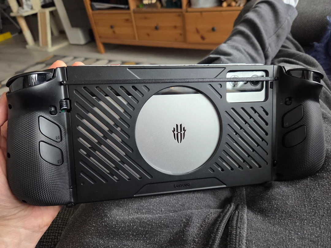 this-is-my-custom-made-oled-9-handheld-v0-jb0s8auzjzhh1.webp