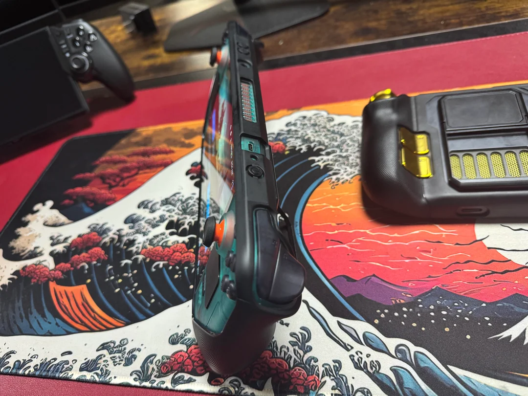 shell-swapped-steam-decks-with-swapped-sticks-painted-grills-v0-8nqgdvqgfjjh1.webp