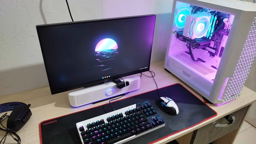 my-battlestation-v0-aerpw83pkpih1.webp