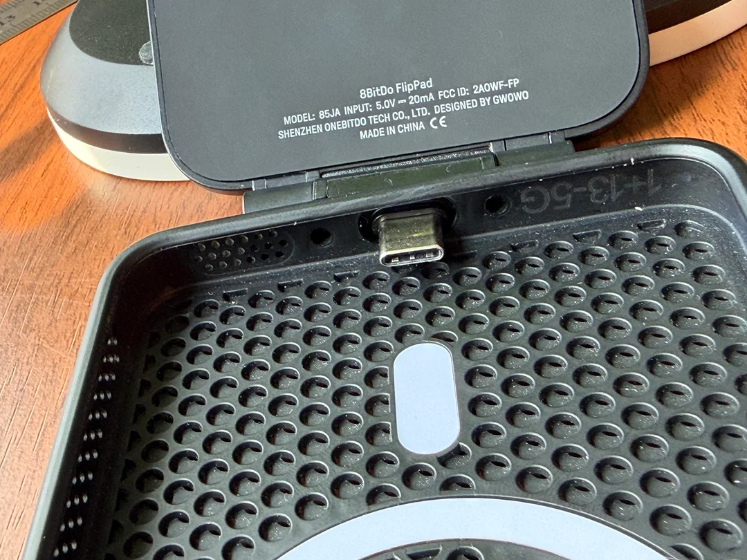 8bitdo-flippad-case-compatibility-photo-references-v0-r176bc6zoejh1.webp