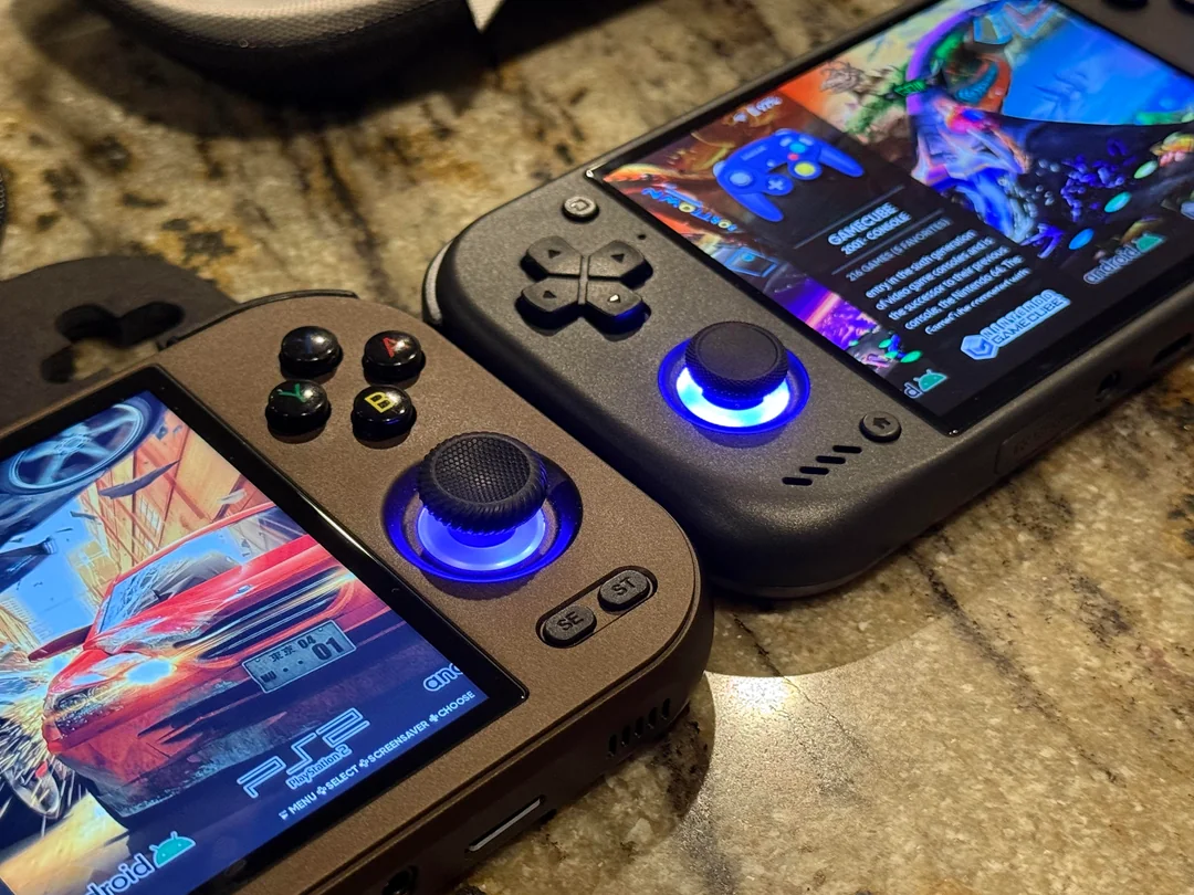 photos-comparing-the-477m-and-retroid-nova-two-amazing-4-3-v0-z1mwpas0uoih1.webp