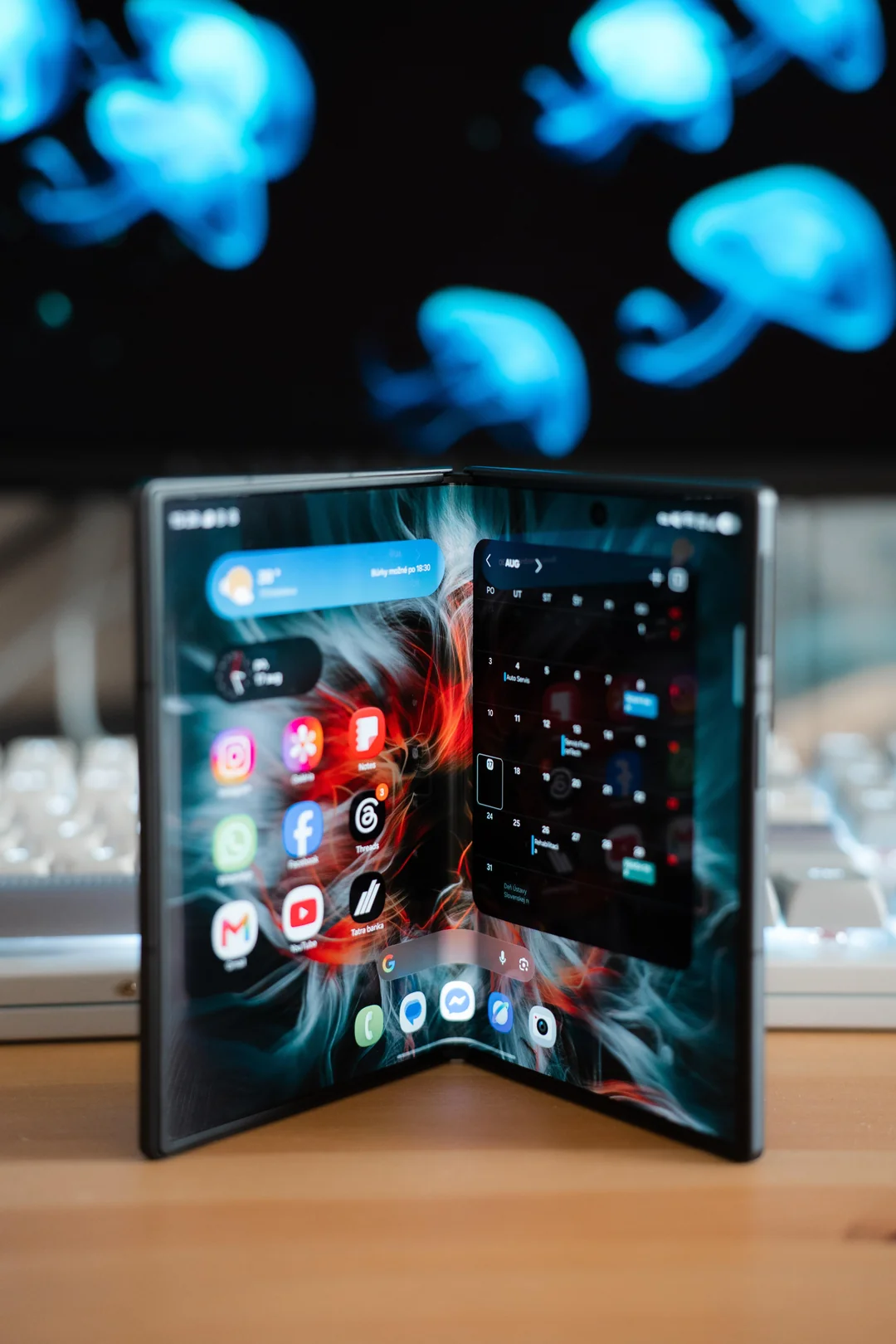 zfold-8-might-be-the-best-looking-samsung-phone-ever-v0-kbjaxxg53yjh1.webp