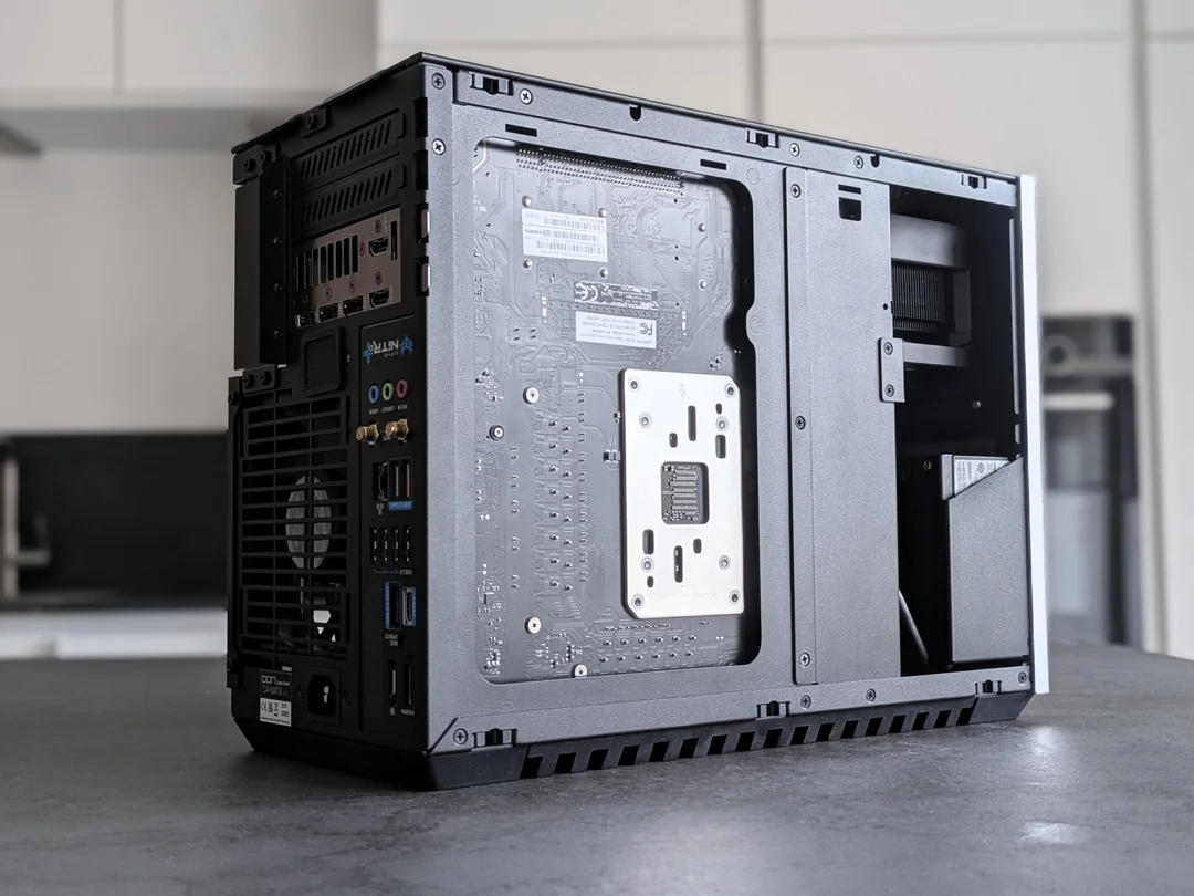 dan-cases-c4-matx-prototype-pictures-v0-bl4xhj68hikh1.webp