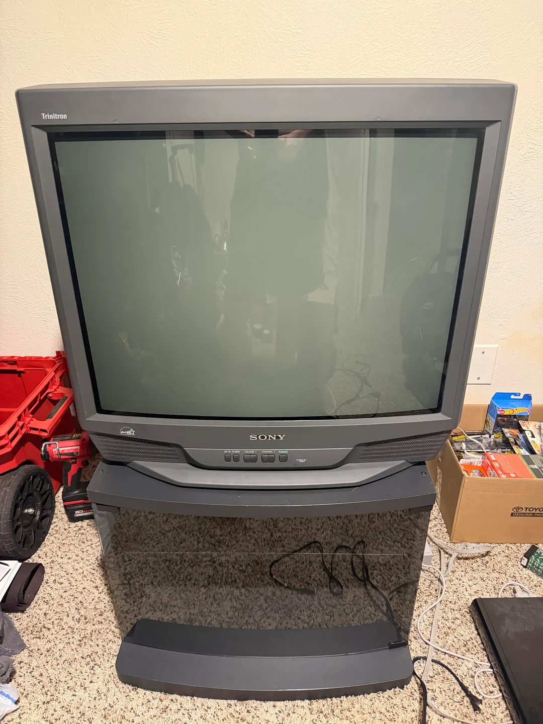 picked-up-this-sony-crt-v0-3fz2c4d71akh1.webp