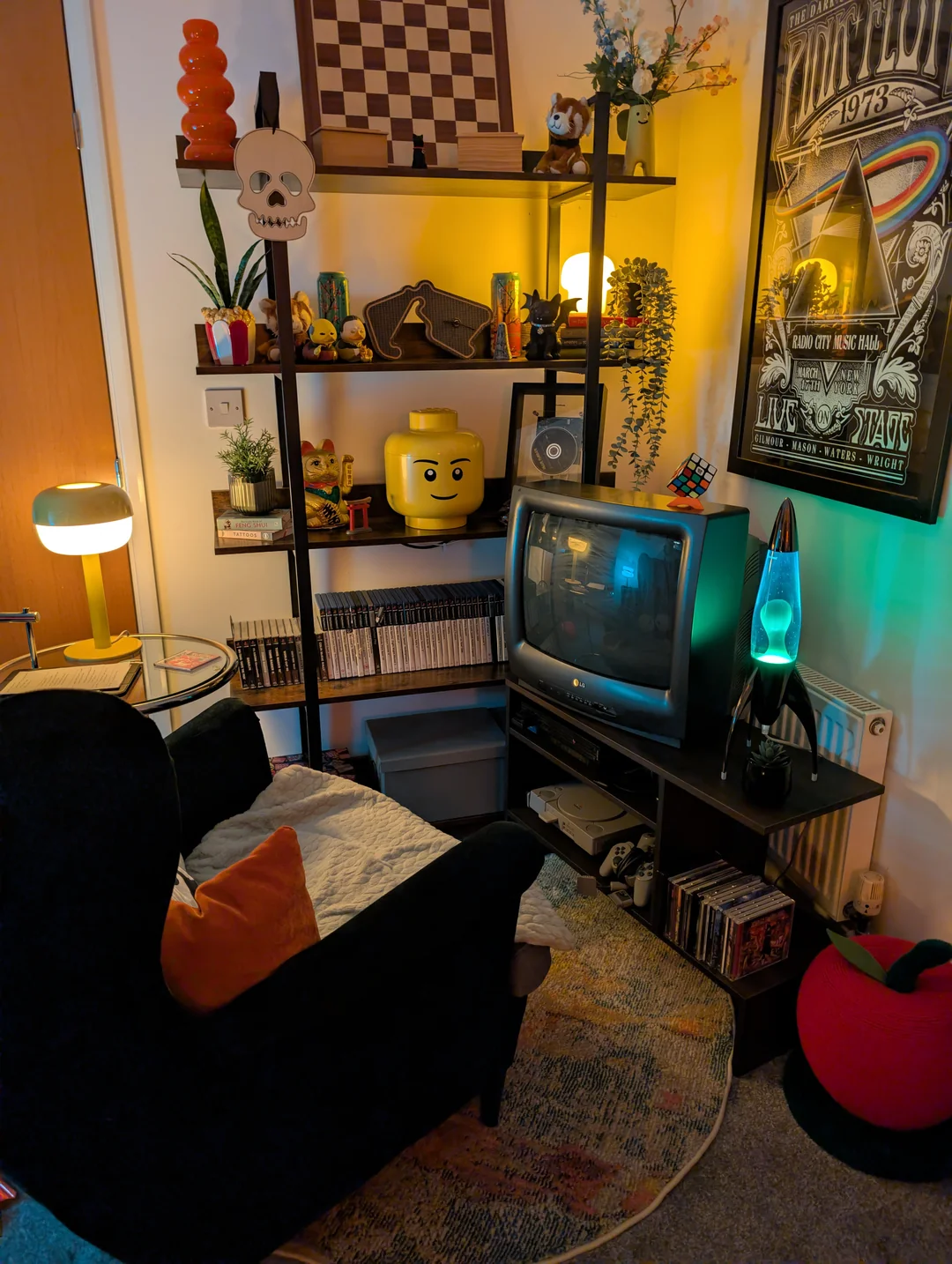 bought-my-first-crt-since-i-was-a-kid-my-god-this-is-cool-v0-6el6apdltsjh1.webp